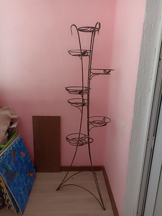 Подставка под цветы