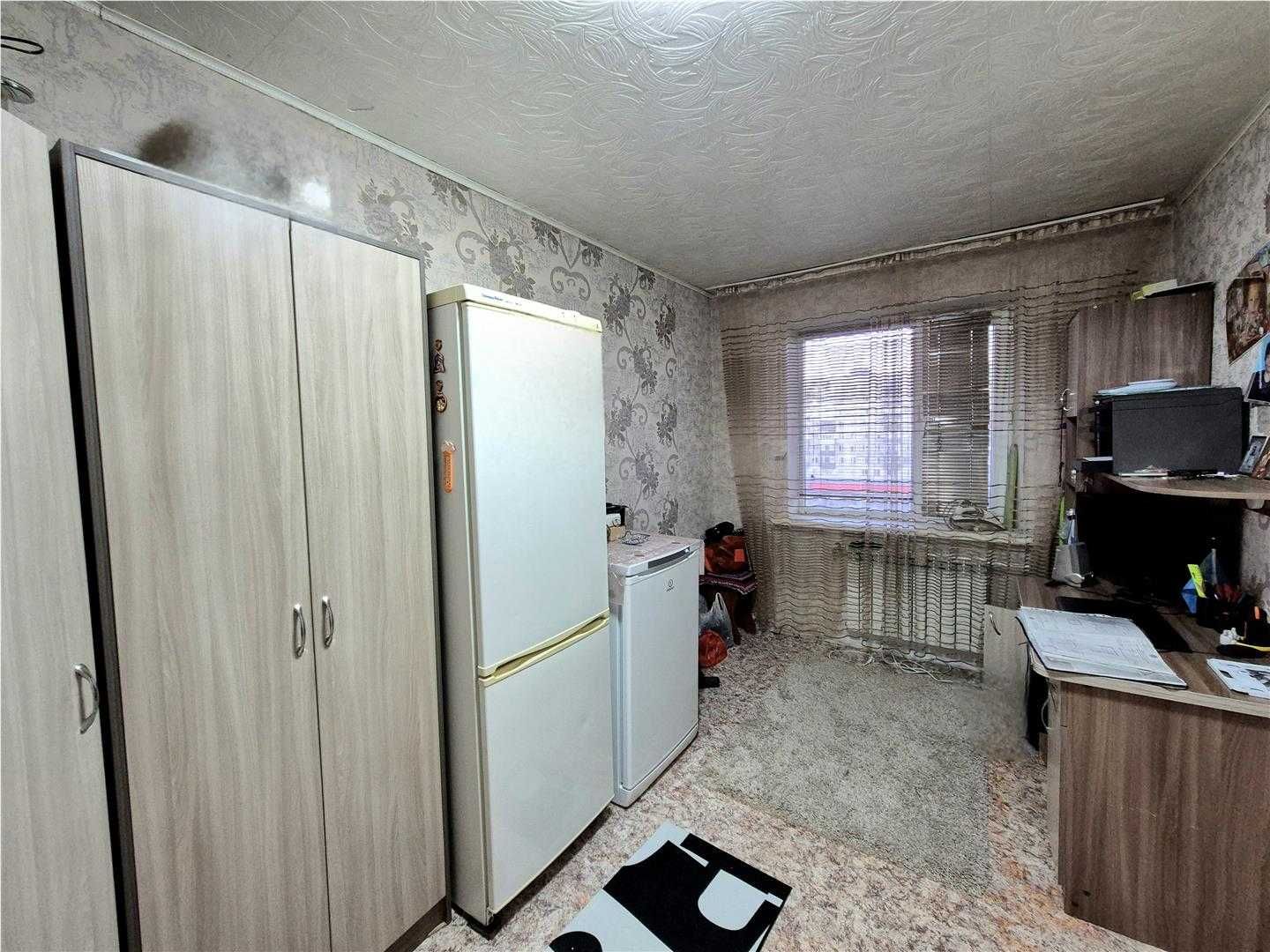Продам 4 комн квартиру на 6 мкр на 1/5эт