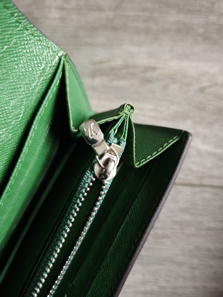 Винтидж Дамски портфейл Louis Vuitton Epi Green Sarah Wallet