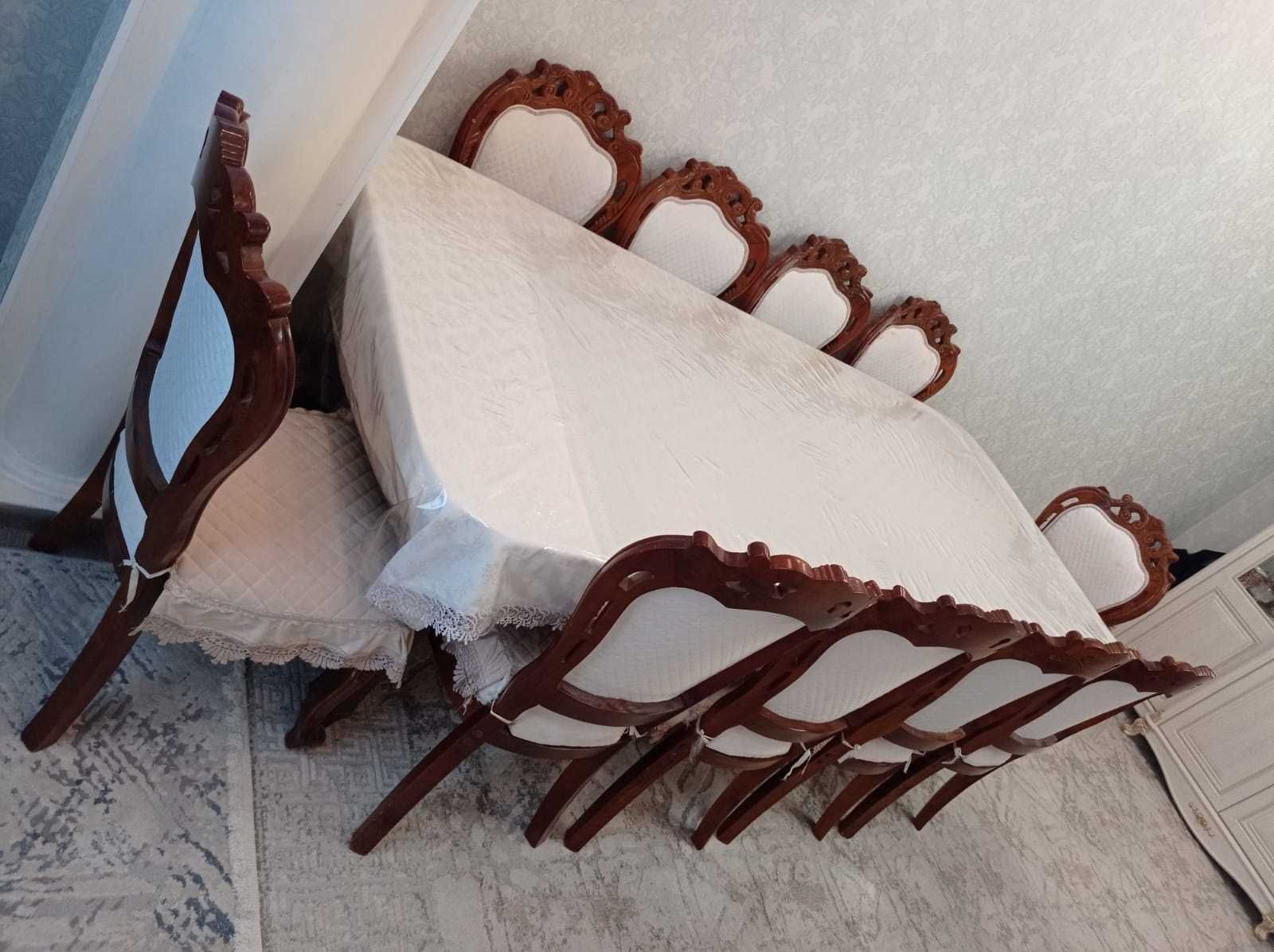 Стол со стульями