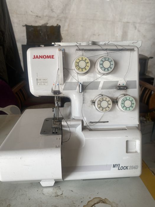 Оверлок “Janome”