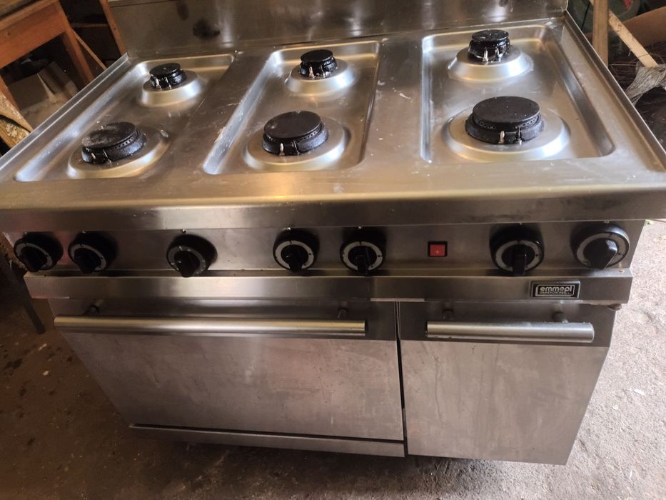 Aragaz profesional cu cuptor pe gaz  ! În stare foarte bunã!