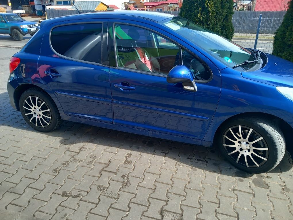 Vand Peugeot 207 1.6 benzina