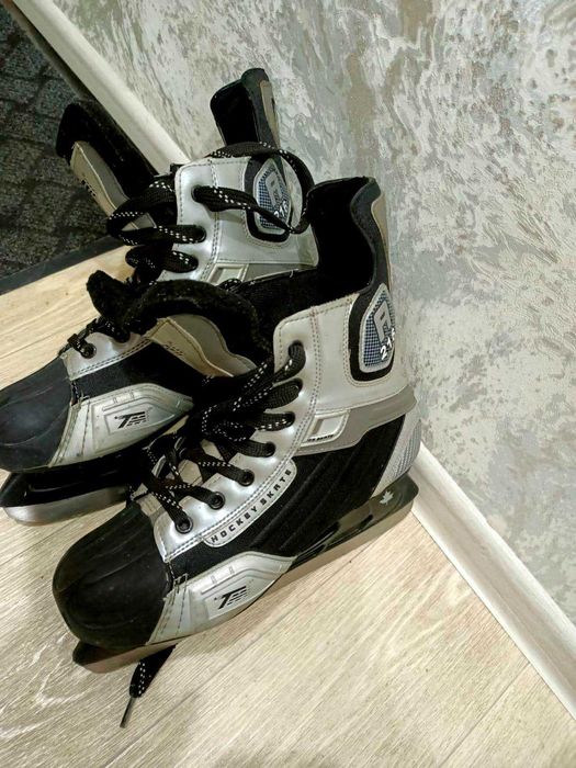 Продам коньки мужские в хорошем состоянии.