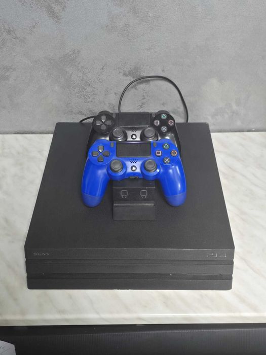 PlayStation 4 Pro 1 TB + 2 Controllere Bmg Amanet 92301