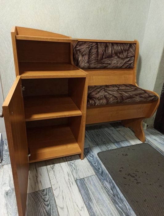 Продам прихожую с диванчиком