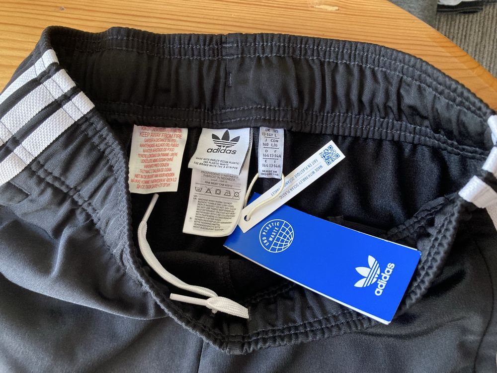 Оригинално мъжко долнище Adidas