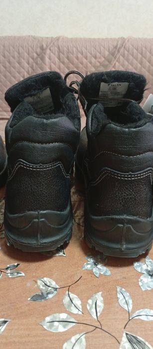 Продам рабочие ботинки размер 41-42