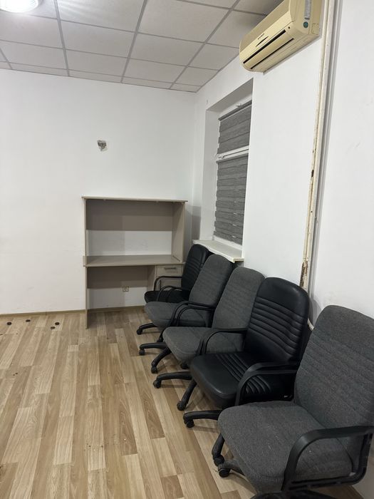 Срочно продается столы и кресли почти новые