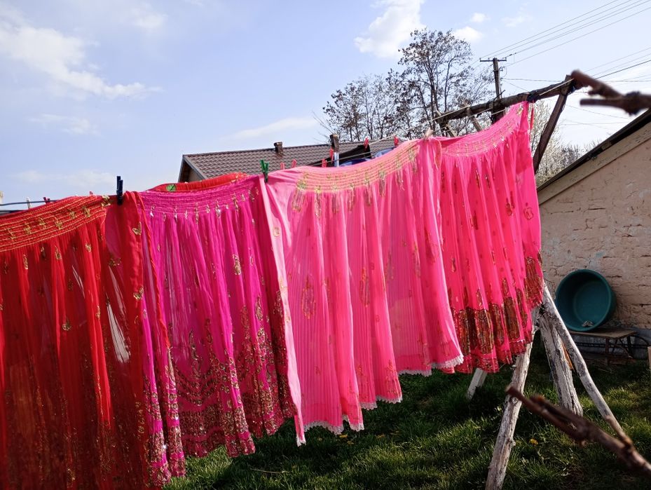 Vând fuste de caldararita