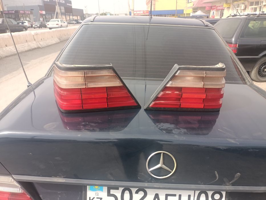 Задный стоп. Мерседес
