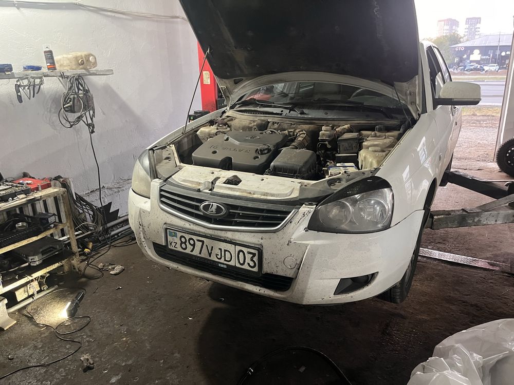 Бампер приора 2 с пробегом. Покрасить и можно дальше ездить.