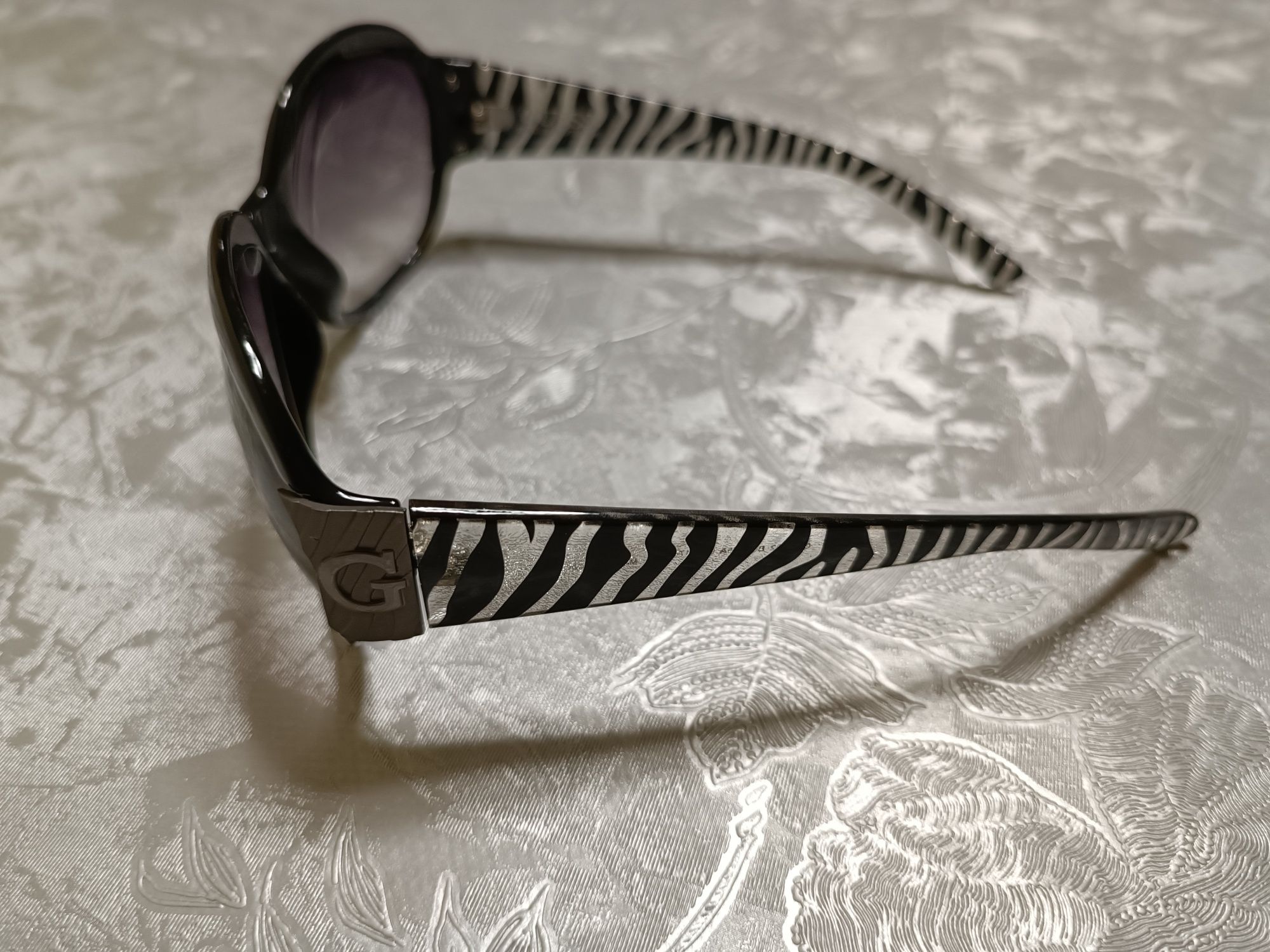 Оригинални слънчеви очила Guess - GU7002