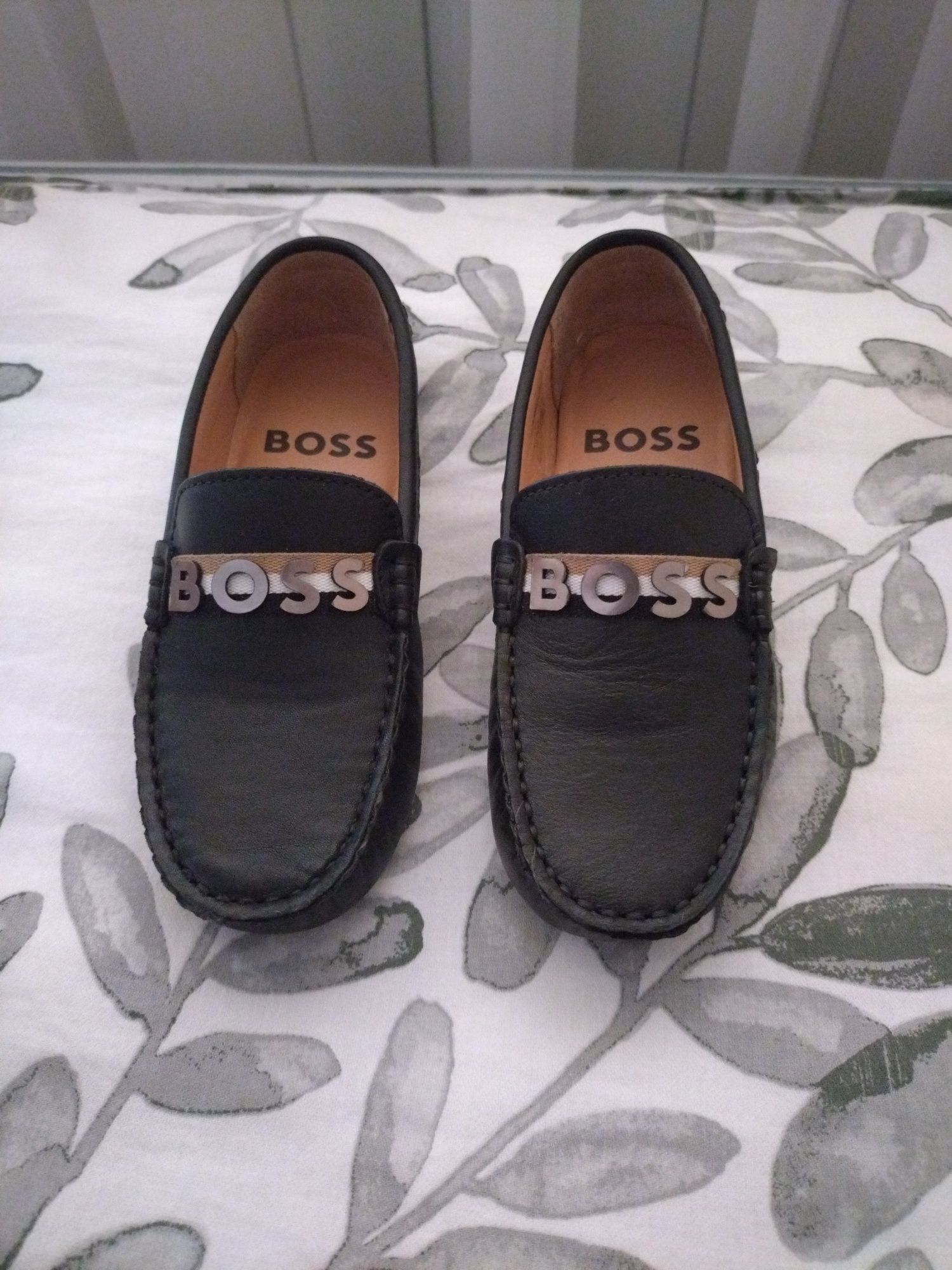 Обувки и яке на Hugo Boss