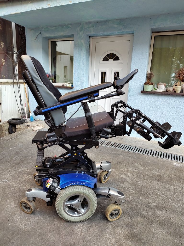 Cărucior electric pentru persoane cu dizabilități