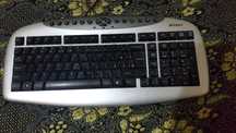 Vand 2 tastaturi pentru pc desktop si 2 mouse cu fir