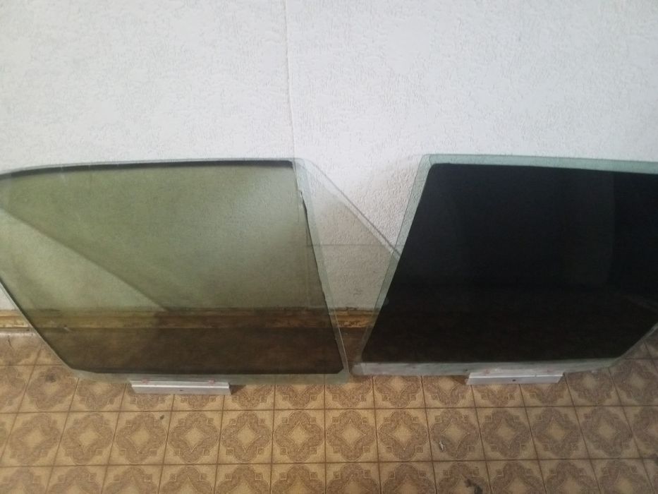 2 задних стекла на BMW E36