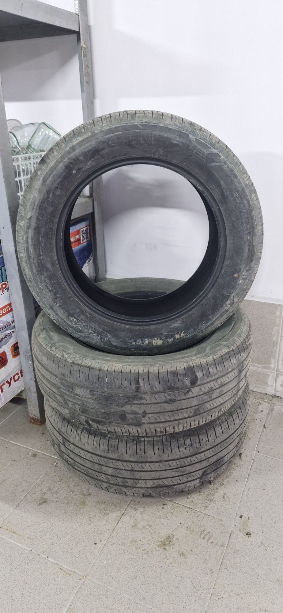 Продам шины б/у 235/60/18