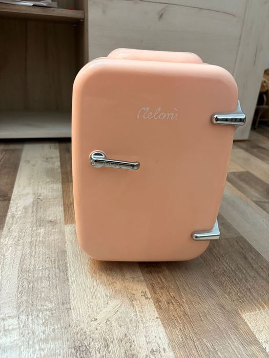 Mini frigider meloni pentru cosmetice
