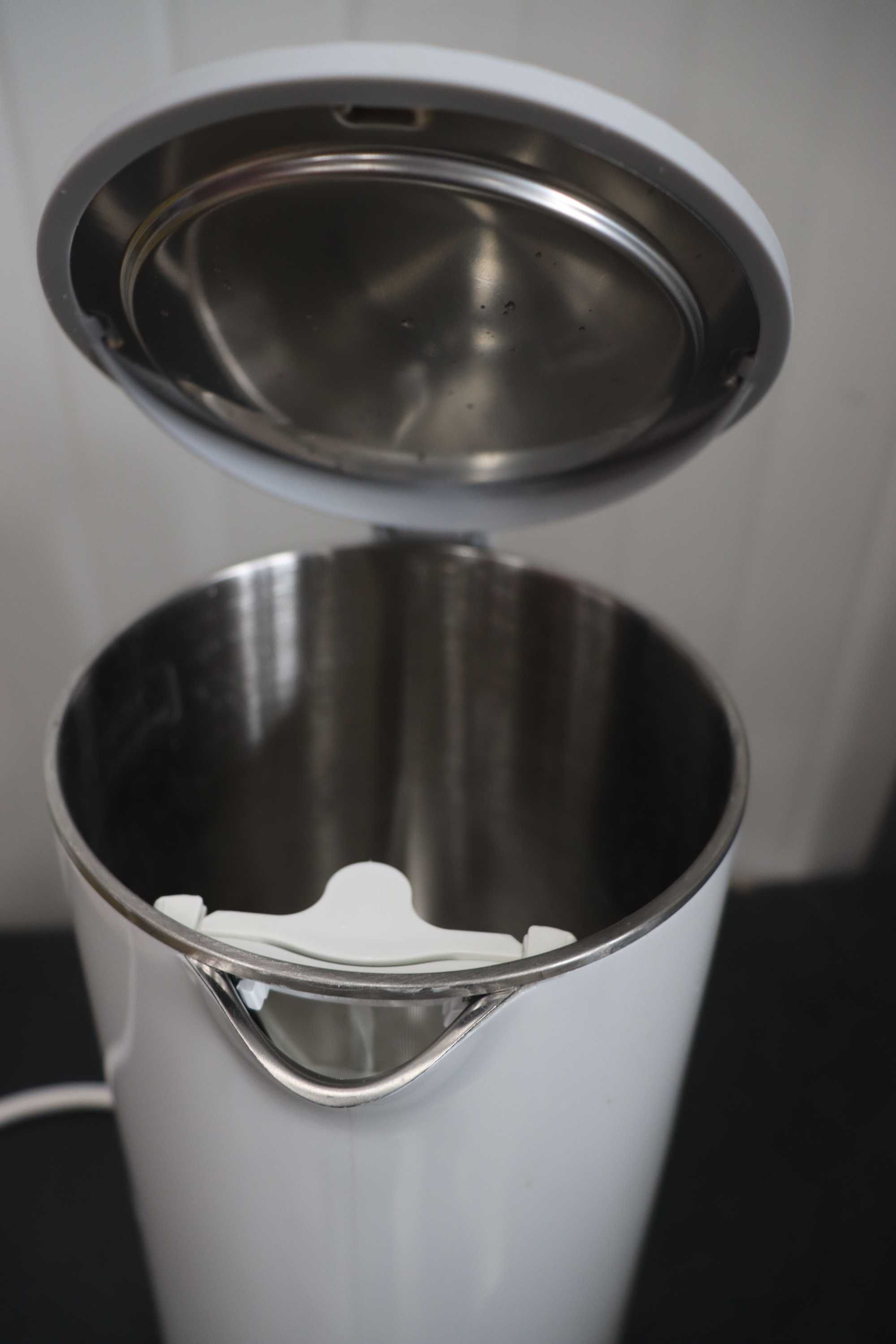 Чайник Tefal KO6931 Sense Капацитет 1,5L, цифров дисплей, лек ДЕФЕКТ