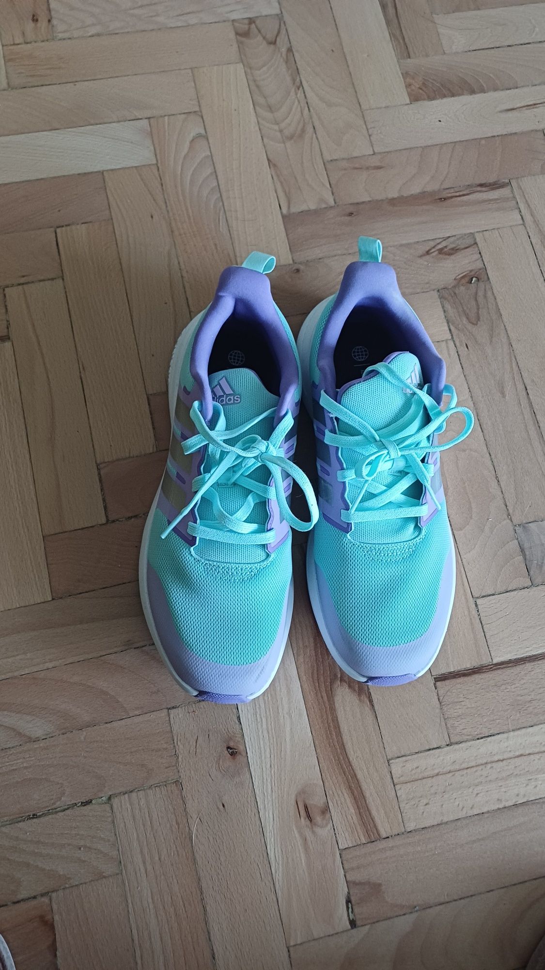 Adidas нови маратонки