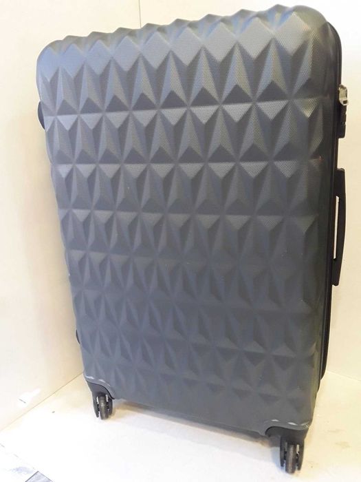 Куфар с четири колелца