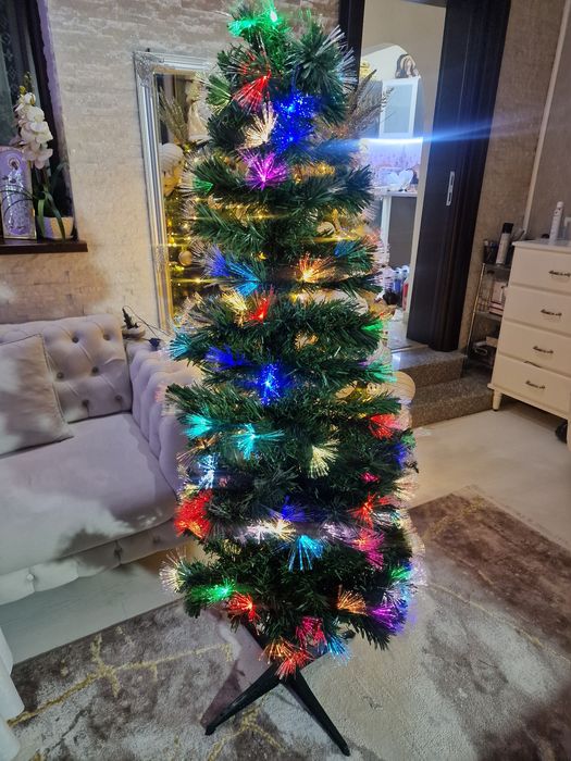 Brad artificial superb cu inserții lumini