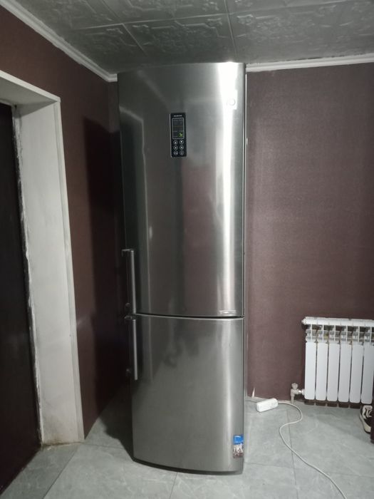 Холодильник в хорошем техническом состоянии LG