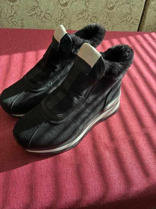 Чисто нови ботуши с етикет