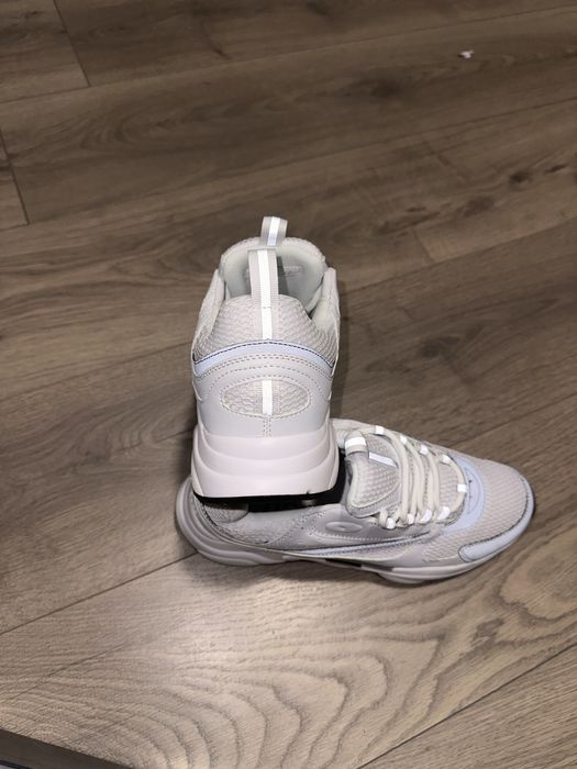Dior B22