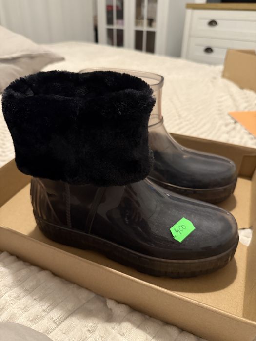 Cizme Ugg noi marimea 38 se pot purta si fara blanita