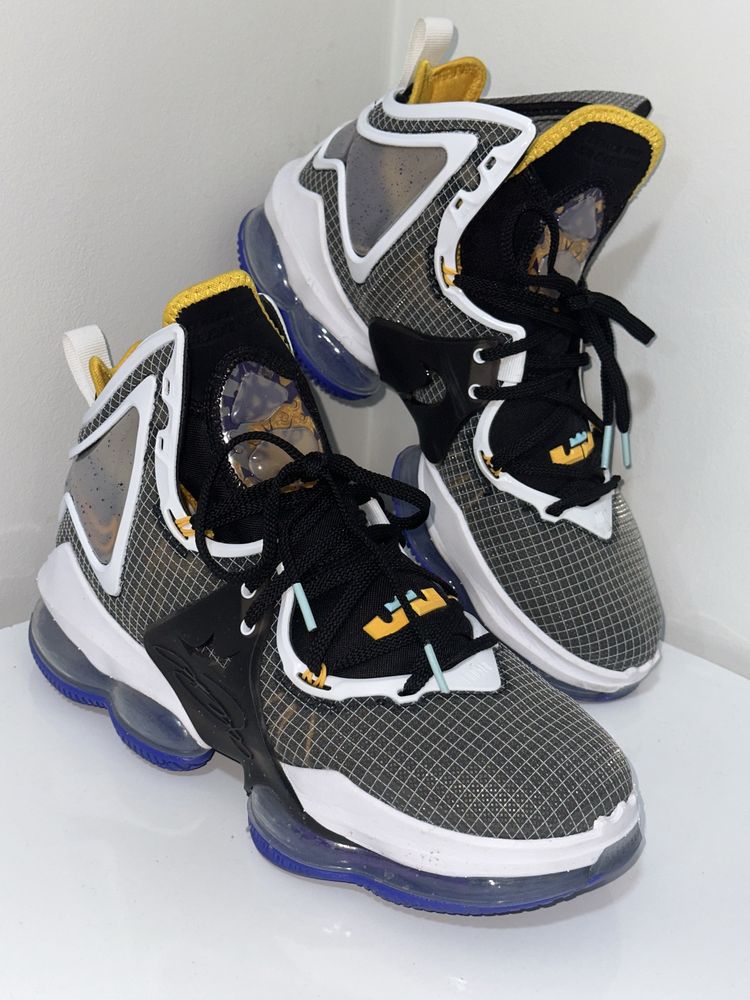 Мъжки обувки Nike LeBron 19 Hardwood Classic, размер 42
