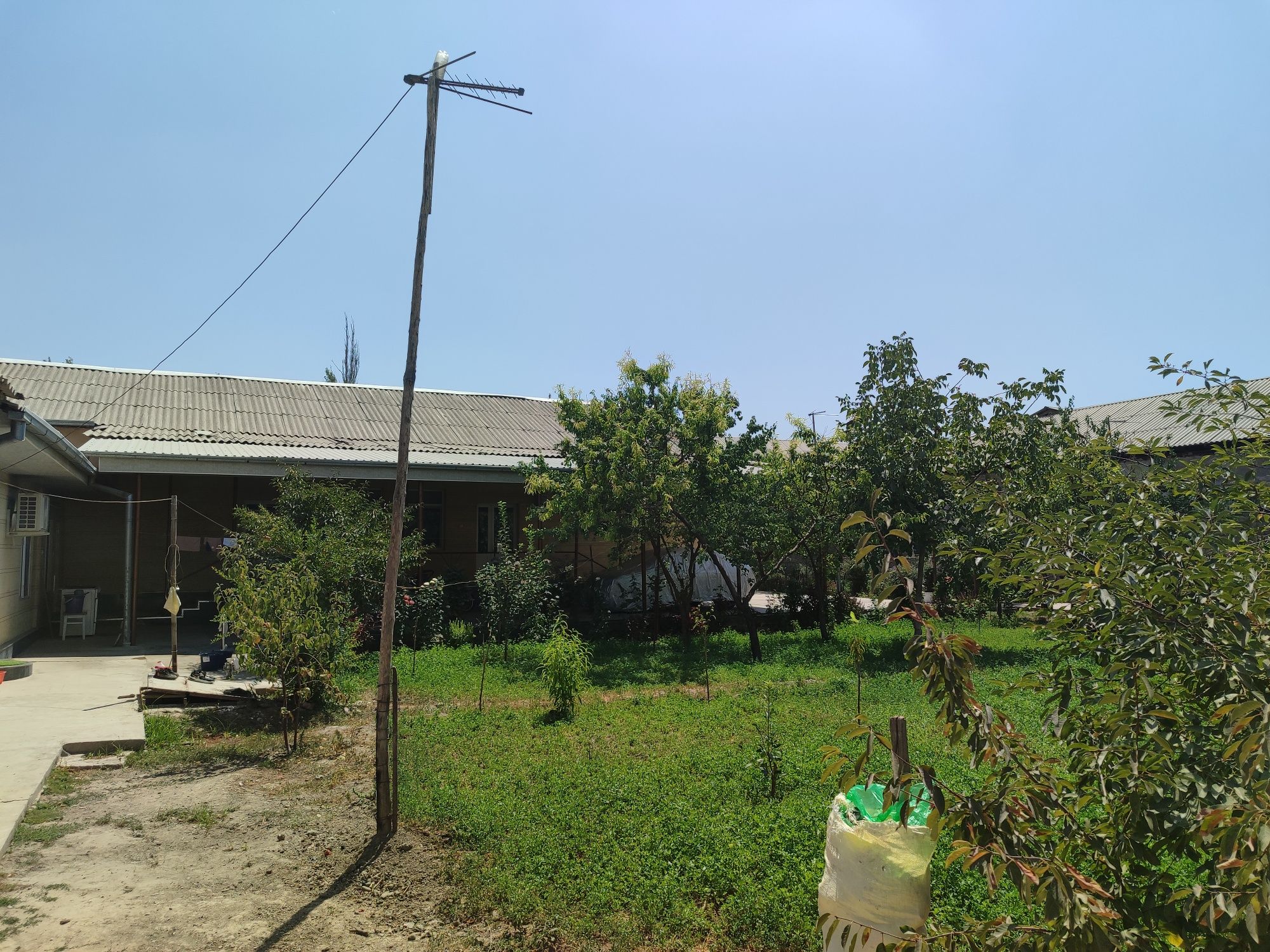 Uchastka sotiladi