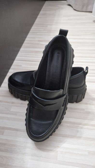 Stradivarius Segunda Mano Mocasines - black