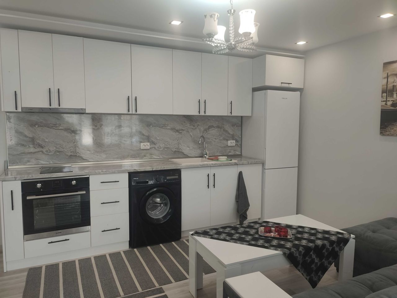 Продава се Двустаен апартамент в Търговище, Център - 44 кв.м за 1797 €/кв.м - Снимка #2