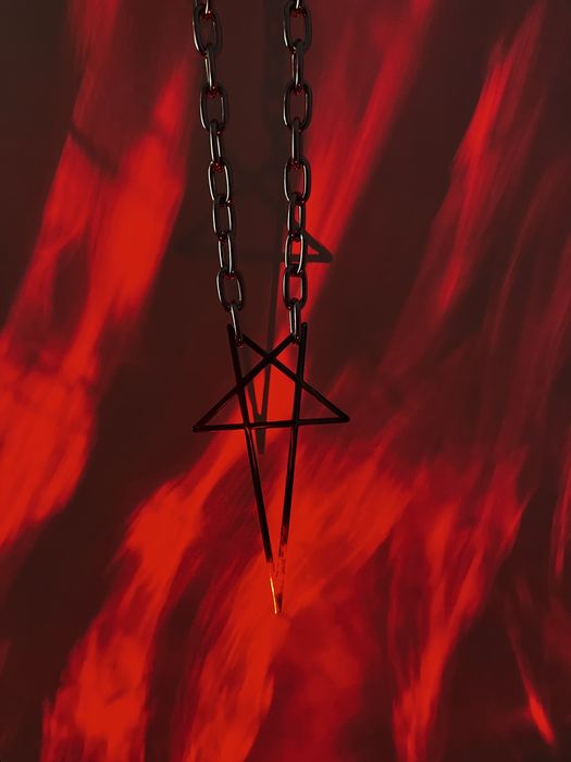 Un Lanț rick owens pentagrama