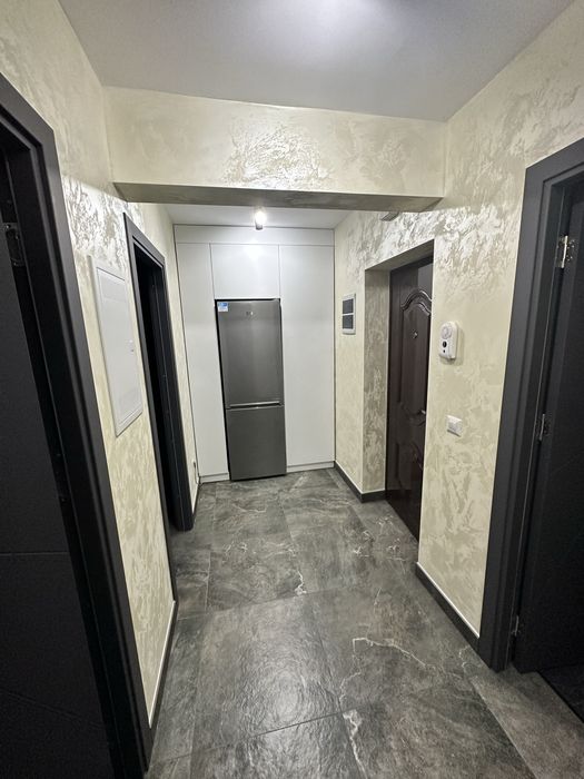 Ofer apartament spre inchiriere