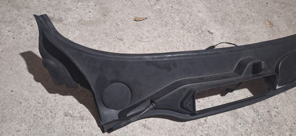 Кора под чистачките BMW E91 / Е90