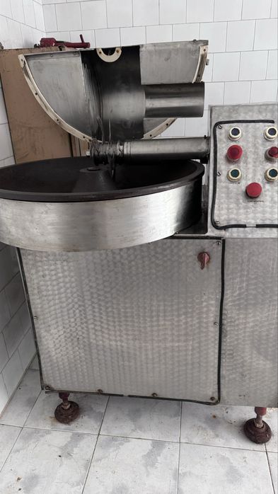 De vanzare utilaje pentru industria cărnii