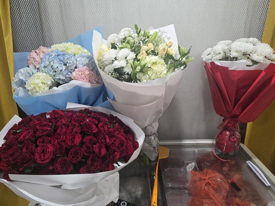 Продам букетов цветов