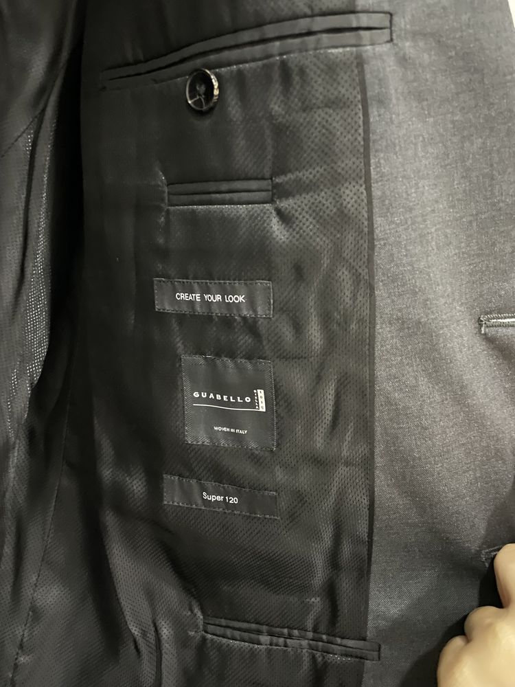 Сако с етикет Hugo Boss