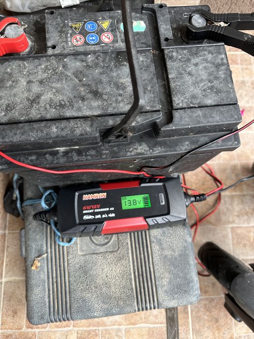 redresor baterii auto cu afișat:autoturism,camioane,motociclete