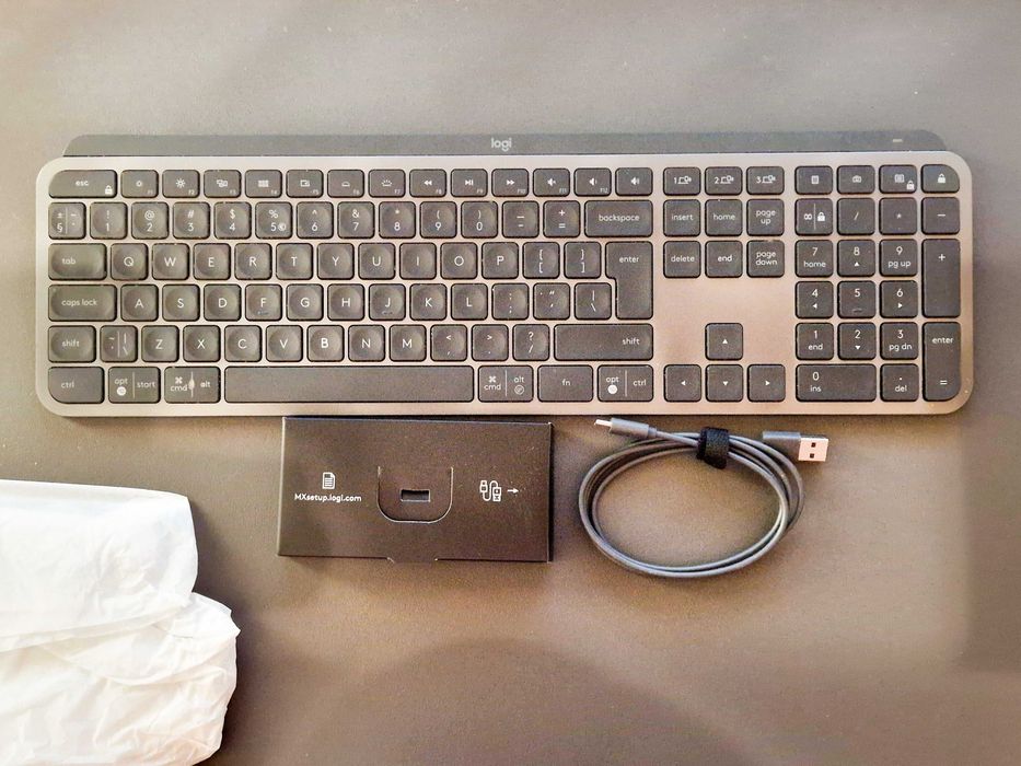 Logitech MX Keys за Windows и MAC безжична клавиатура с подсветка