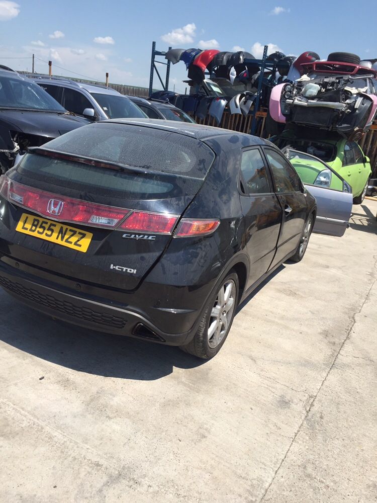 Dezmembrez honda civic din 2007 motor 2.2 diesel