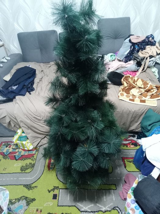 Продам  ёлку  среднего размера