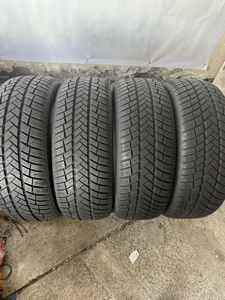 215/55/17 Vredestein dot24 4br