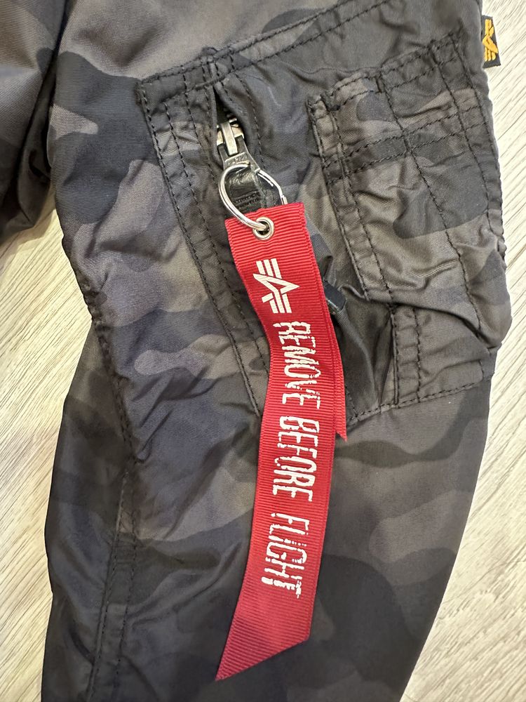 Камофлажно Alpha industries бомбър яке