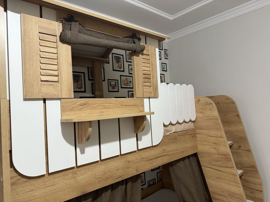 Продается 2-х этажный кровать домик! В отл. состояние.