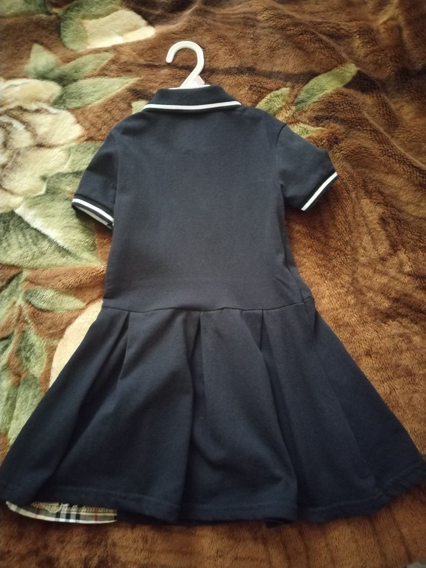 Продам детское платье на  4 года