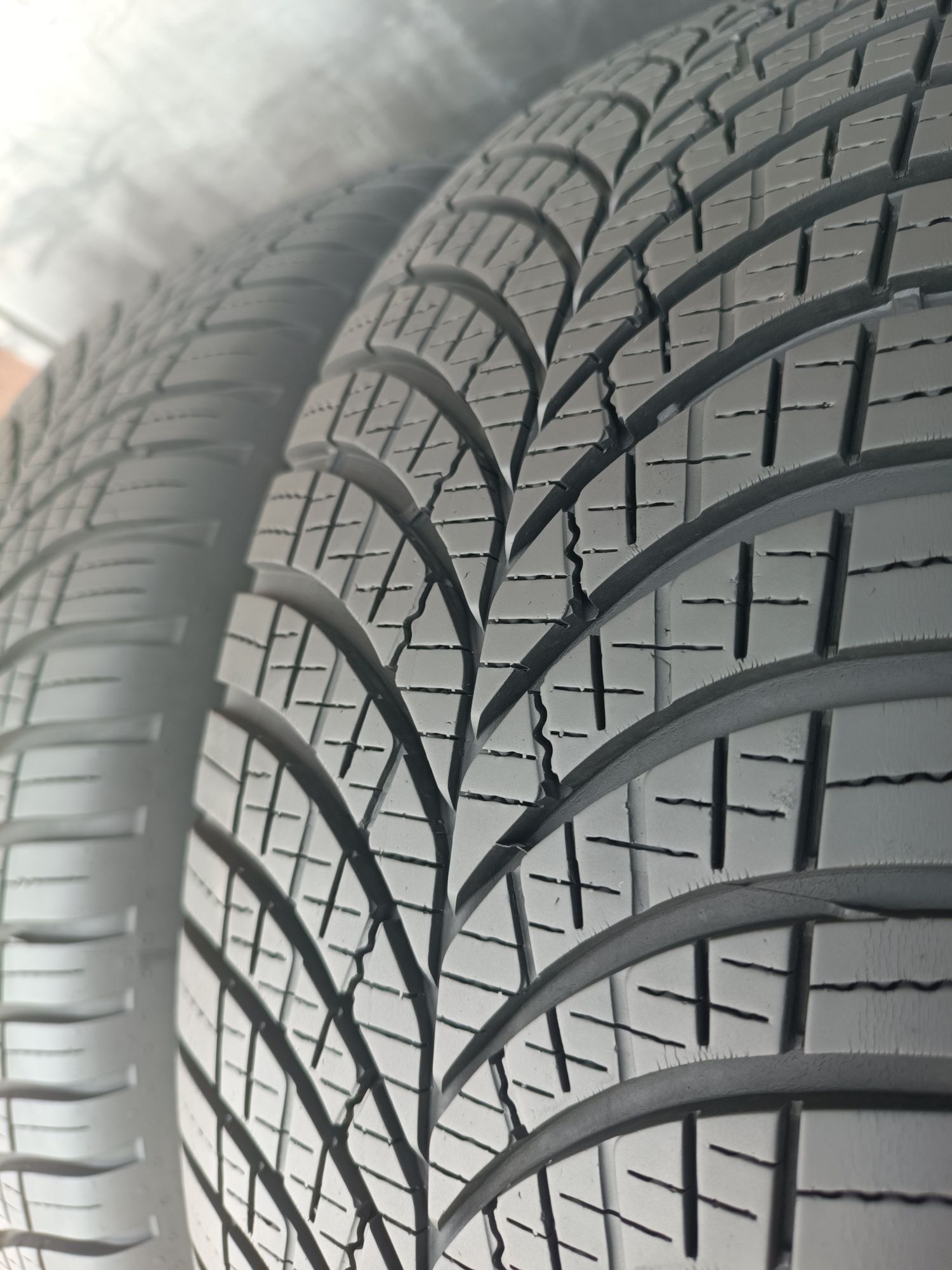 215/65/16 Goodyear Дот 2123
